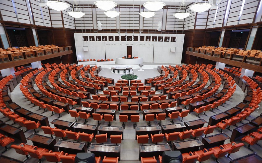 В парламенте Турции почтили память шехидов 20 Января