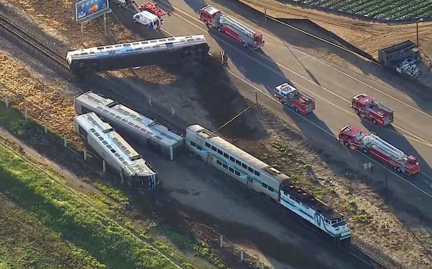 ​При крушении поезда в США пострадали 50 человек
