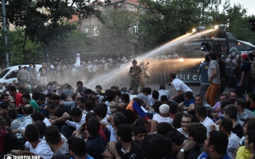​Yerevandakı aksiyada 237 etirazçı tutulub - VİDEO