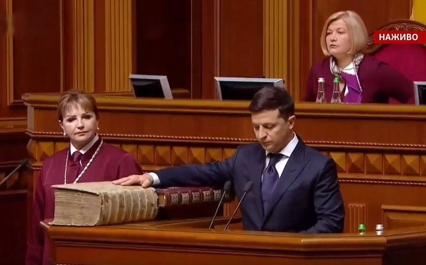 Zelensky assumes presidential office - UPDATED - PHOTO