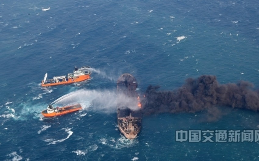 У побережья Китая на иранском нефтяном танкере произошел взрыв
