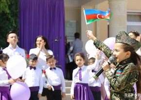 Təhsil naziri məcburi köçkün şagirdlərin Son zəngində  - FOTOREPORTAJ