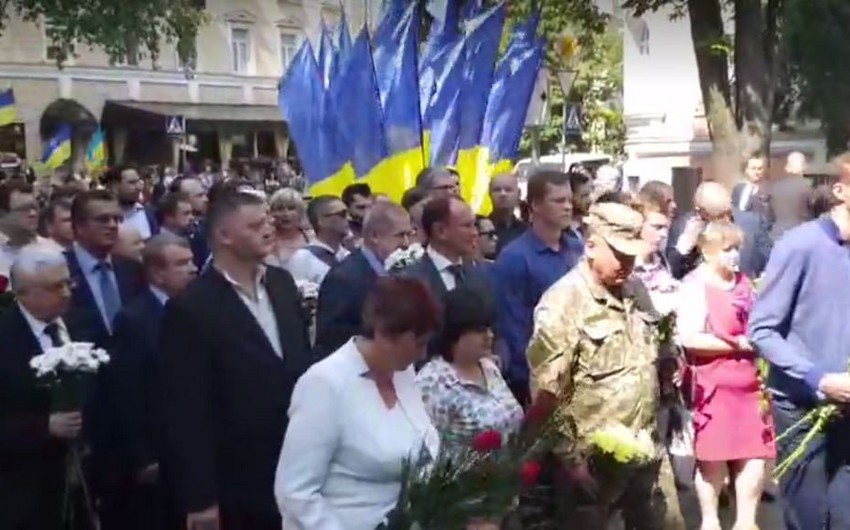 Ukrayna prezidenti Konstitusiya Günündə keçirilən tədbirə azərbaycanlıları dəvət edib