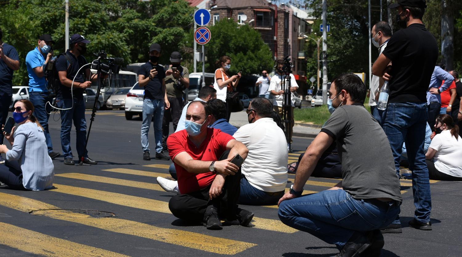Yerevanda "bit bazarında" etiraz aksiyası keçirilib
