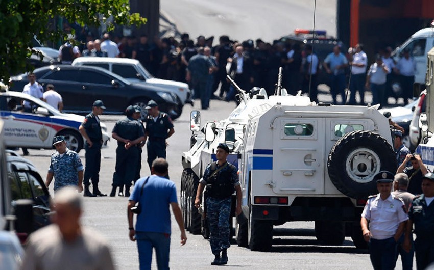 ​Члены вооруженной группы в Ереване сообщили, что не собираются сдаваться властям