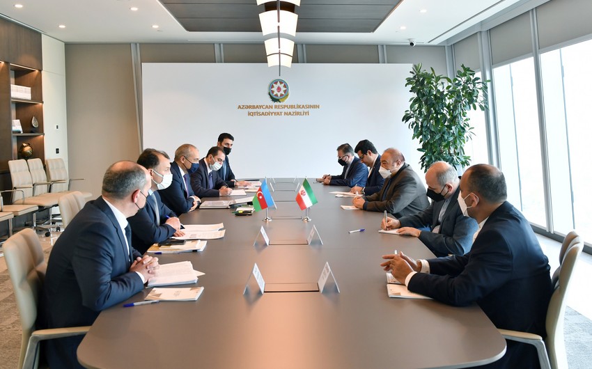 Azerbaijan, Iran discuss prospects for economic dev't