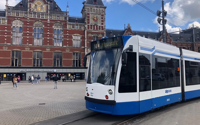 Public transport workers in Netherlands strike in support of early retirement