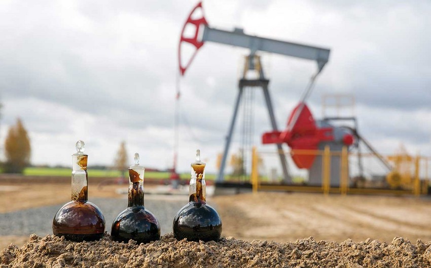 Мировые цены на нефть снизились на 1%