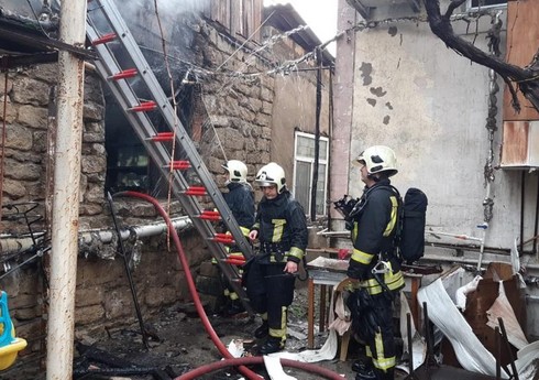 В Баку в частном доме произошел пожар, есть погибший