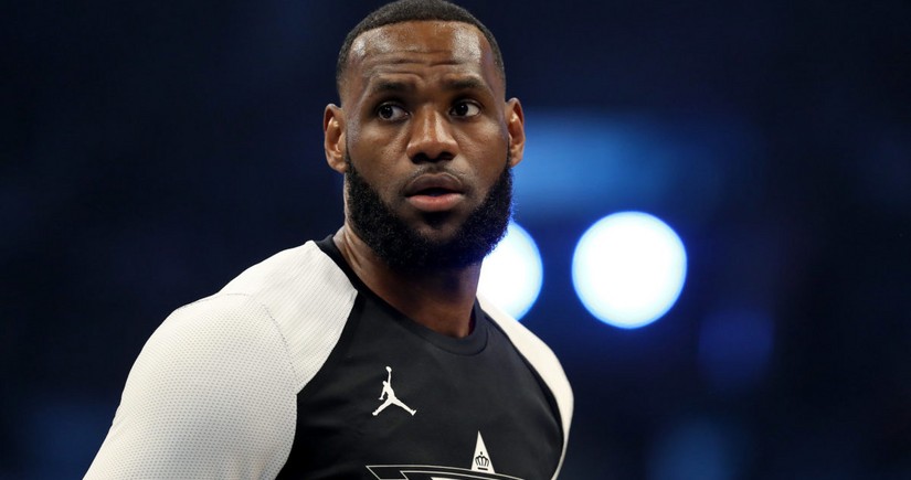 LeBron James becomes first player in NBA history to score 40,000 career points