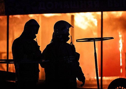 В Петербурге произошел сильный пожар на складе