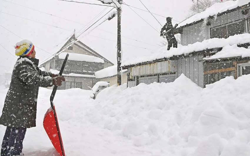 13 dead after snowstorm hits Japan
