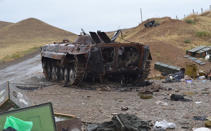 Армянские танки попали под собственный артиллерийский огонь