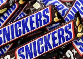 World's largest Snickers bar breaks record - VIDEO