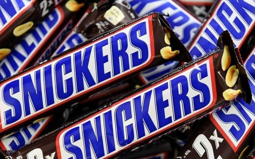 World's largest Snickers bar breaks record - VIDEO