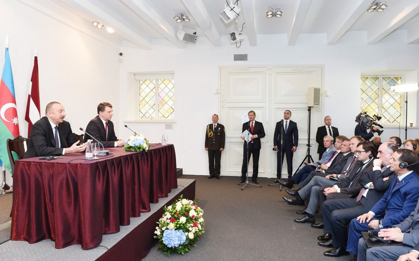 Президенты Азербайджана и Латвии выступили с заявлениями для прессы