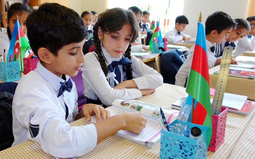 Ветреная погода повлияла на посещаемость в бакинских школах