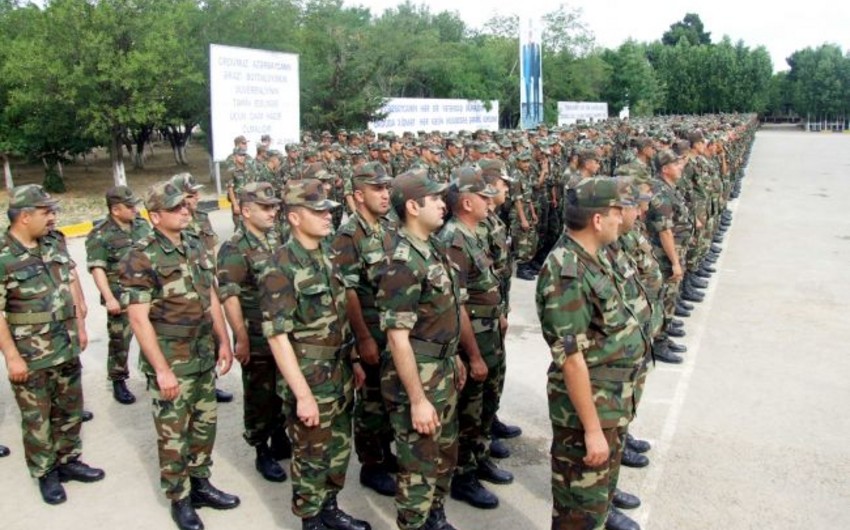 Из-за наблюдающейся в Азербайджане жары в воинских частях и подразделениях применяется особый режим