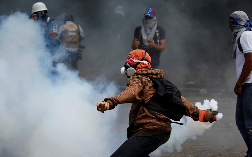 Venesuelada keçirilən etiraz aksiyalarında ölənlərin sayı 60-a çatıb
