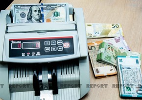 Продажи на валютных аукционах в Азербайджане снизились на 34%