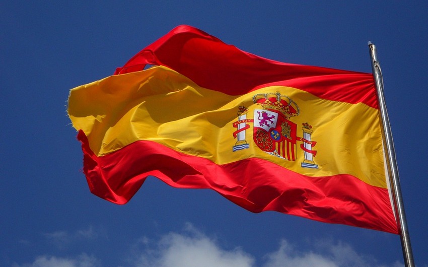 В посольстве Испании в Азербайджане приспущен государственный флаг в связи с терактом в Барселоне