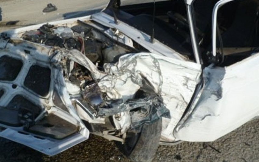 Qobustanda sürücü avtomobili divara çırpması nəticəsində ölüb