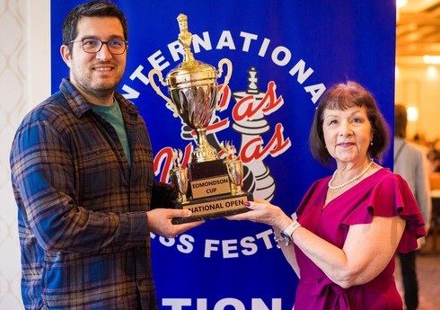 Азербайджанский шахматист одержал победу на турнире в США