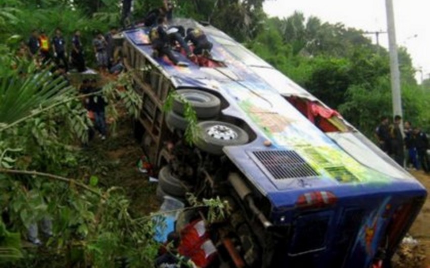 Thailand: 1 killed, 31 injured in a bus crash