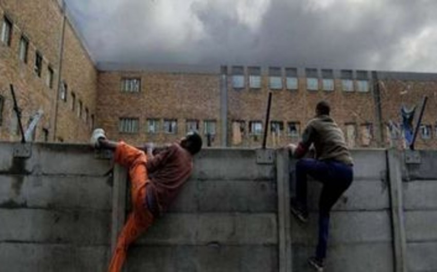 В Бразилии более 100 заключенных сбежали из тюрьмы