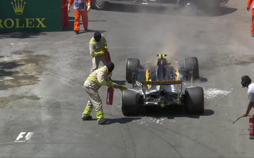 Формула 1: Болид Renault под управлением Джолиона Палмера загорелся во время свободного заезда - ВИДЕО
