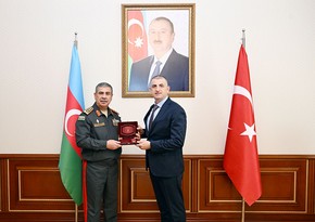Zakir Həsənov Haluk Bayraktarı medalla təltif edib