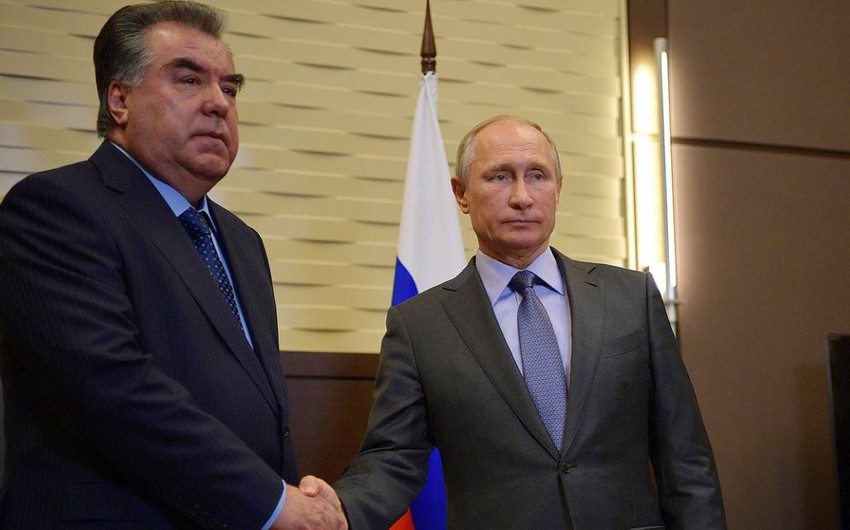 Президенты России и Таджикистана по телефону обсудили ситуацию в Казахстане