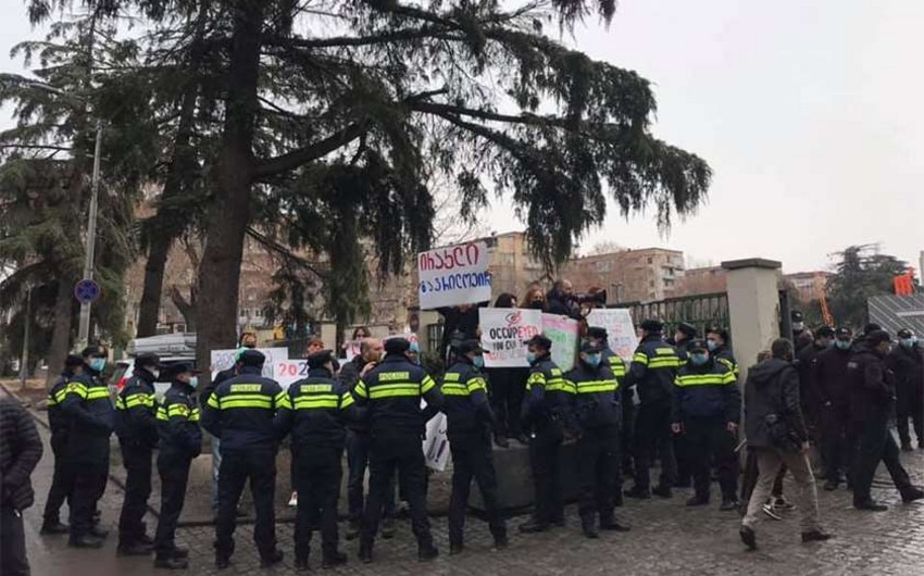 Tbilisidə polis və etirazçılar arasında qarşıdurma olub, 10-a yaxın şəxs saxlanılıb