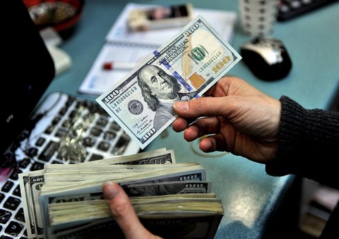 Доллар подешевел к евро и йене на неожиданном снижении ВВП США