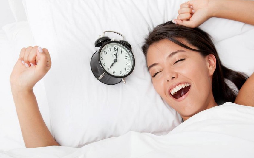 ​Ученые установили причину, почему летом люди спят меньше