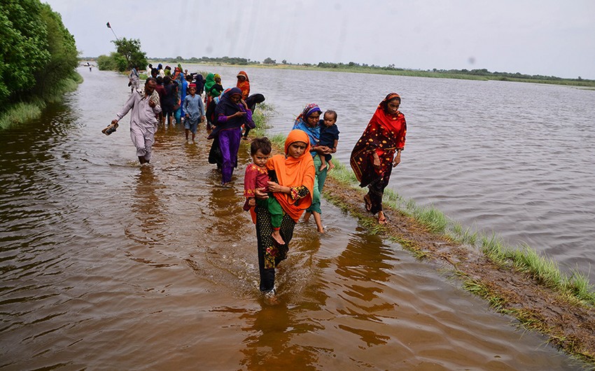 Число жертв наводнений в Пакистане превысило 1 030