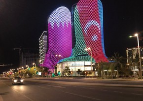 На башнях-близнецах в Катаре изображен флаг Азербайджана