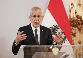 Austrian president tasks chancellor with forming new government