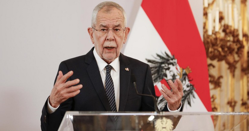 Austrian president tasks chancellor with forming new government