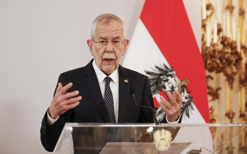 Austrian president tasks chancellor with forming new government