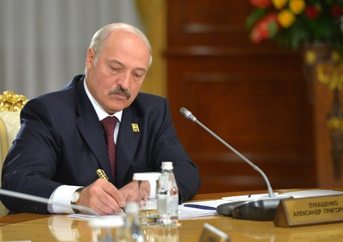 Лукашенко уволил своего помощника за несовместимый с госслужбой проступок