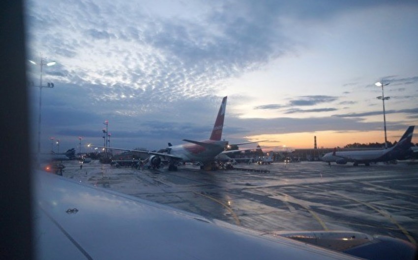 На самолете Москва-Ереван произошло задымление, восемь человек пострадали