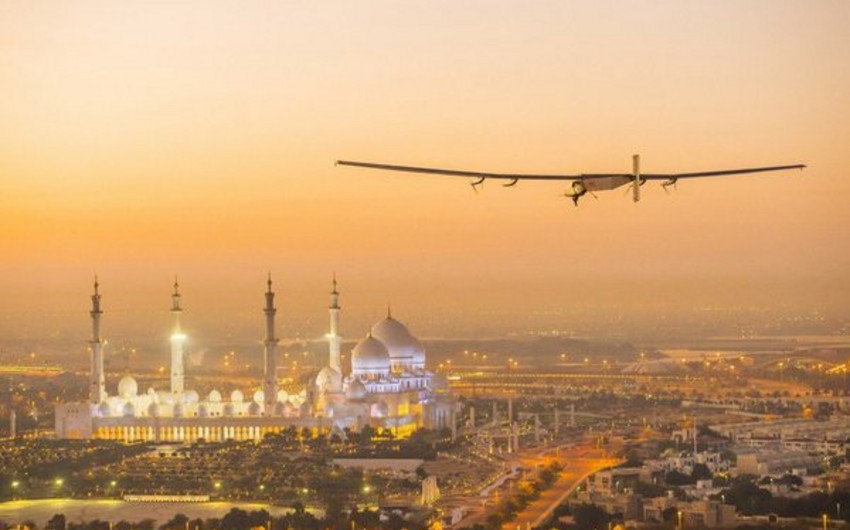 ​Самолет на солнечной батарее приземлился в Омане в рамках кругосветного путешествия