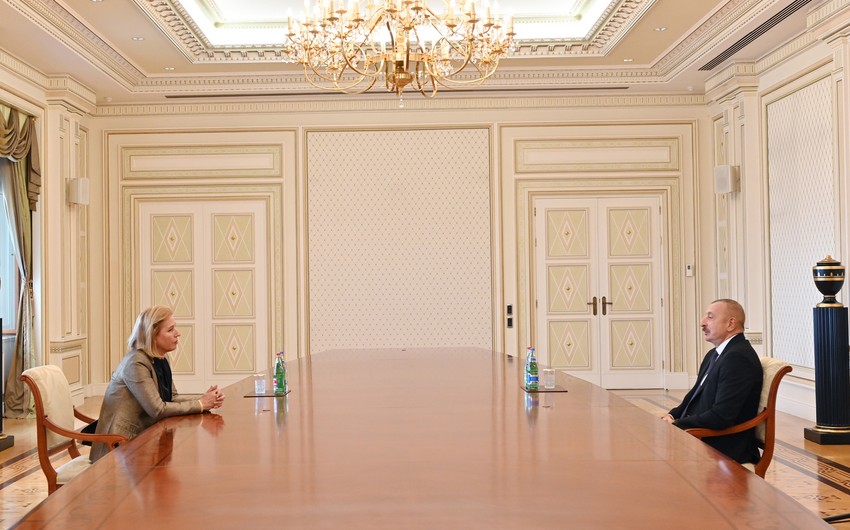 President Ilham Aliyev receives former Israeli FM