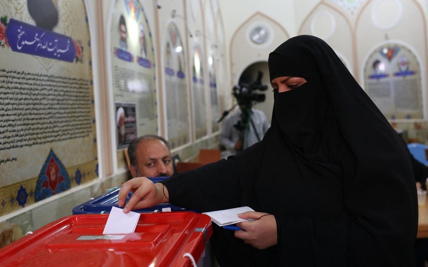 Iran extends presidential voting by two hours
