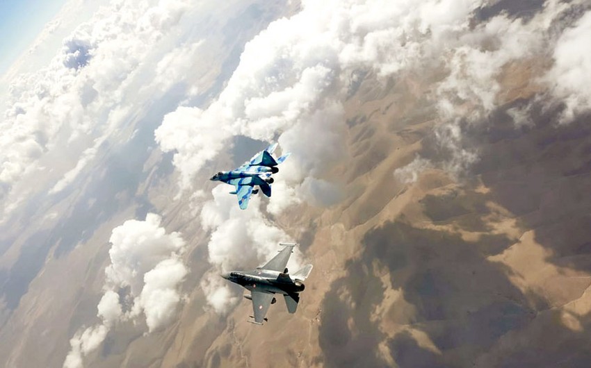 Пилоты ВВС Азербайджана уничтожили средства ПВО условного противника