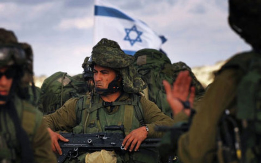 Israel hits Syrian army positions near Golan