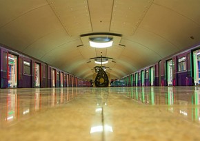 В бакинском метро поезда возобновили работу