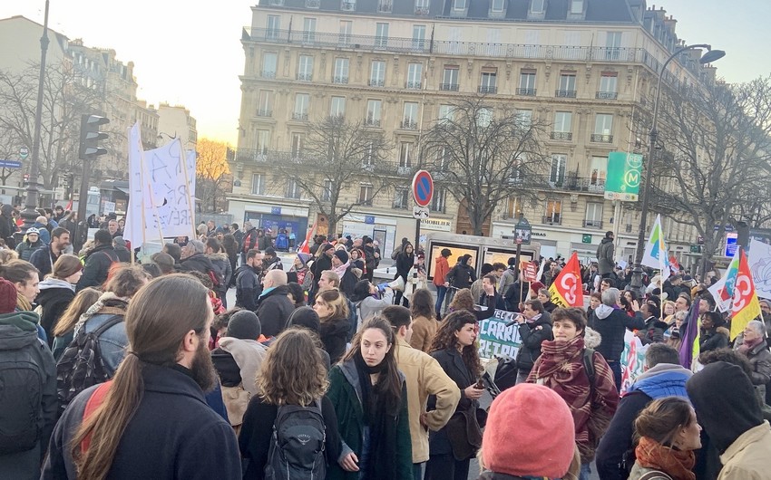 Fransada on minlərlə insan küçələrə çıxdı - FOTO