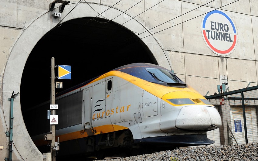 Eurotunnel seeks 9.7 million euros after migrant disruption